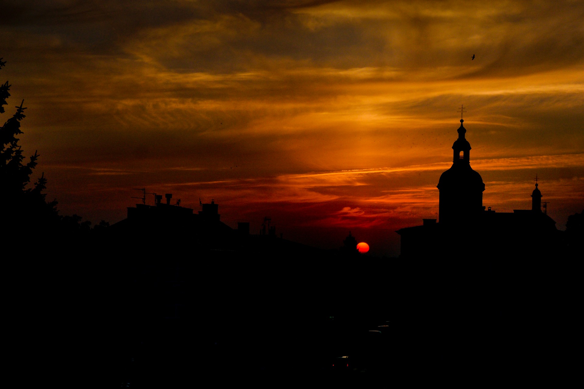 Wieża Bazyliki o zachodzie słońca