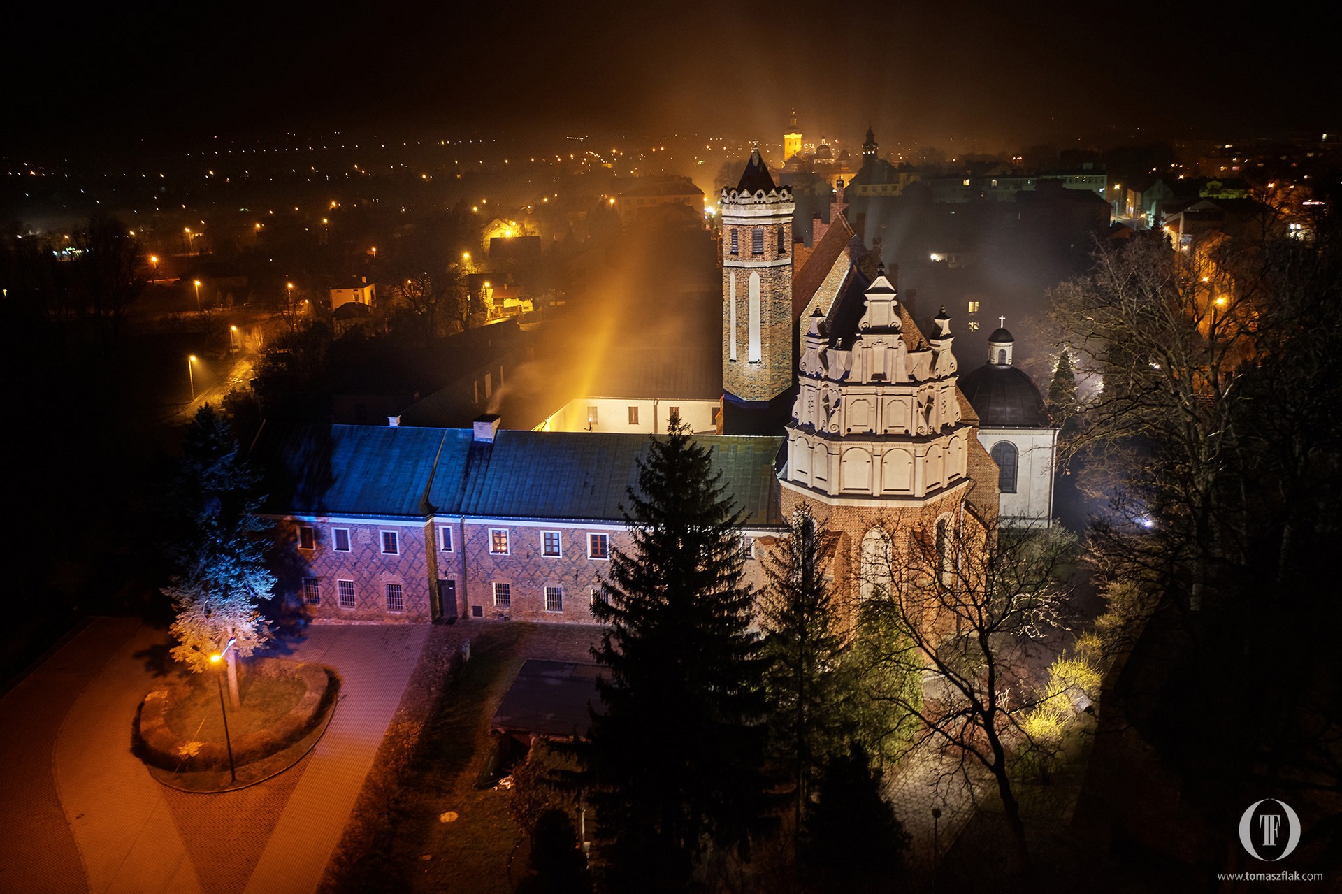 Klasztor Bernardynów nocą